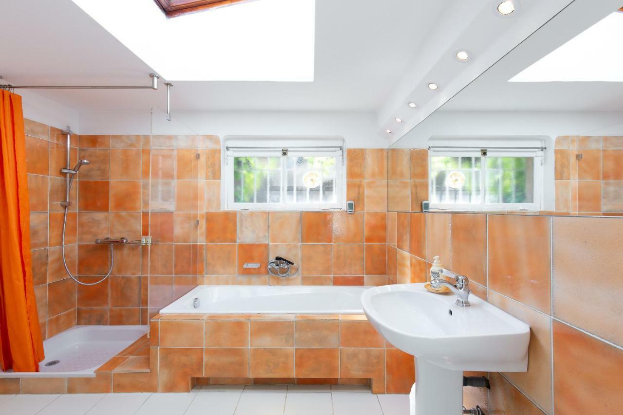 Haus Mit Garten Ueber Der Bucht Von Cannes Vallauris Kültér fotó